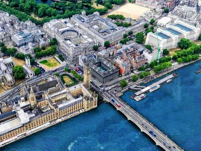 Gemelo digital de una vista aérea de Londres, Inglaterra, que muestra el río Támesis, las Casas del Parlamento y el Big Ben.
